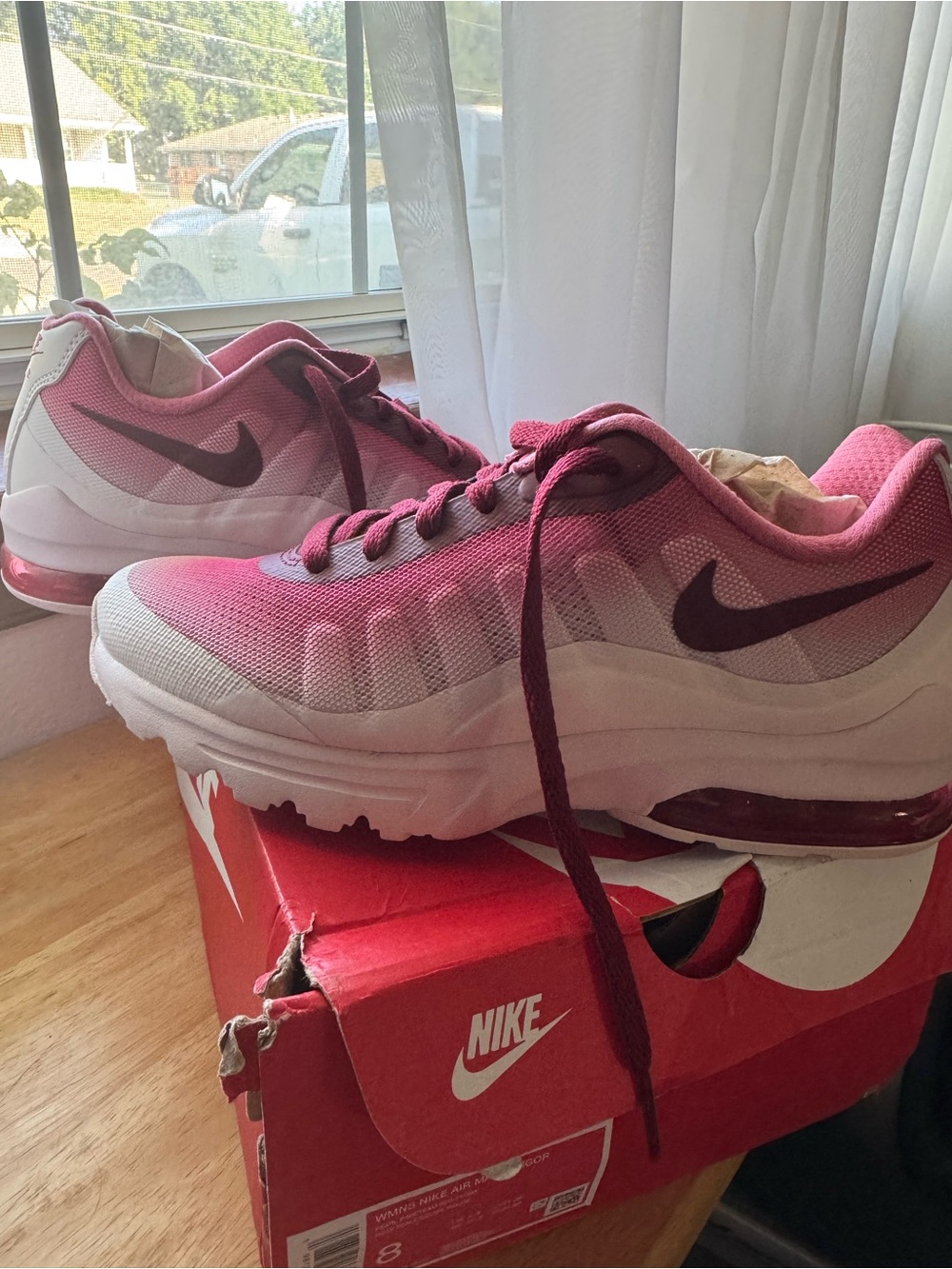 Nike Women’s Pink Ombre Air-Cushioned Running Sneakers